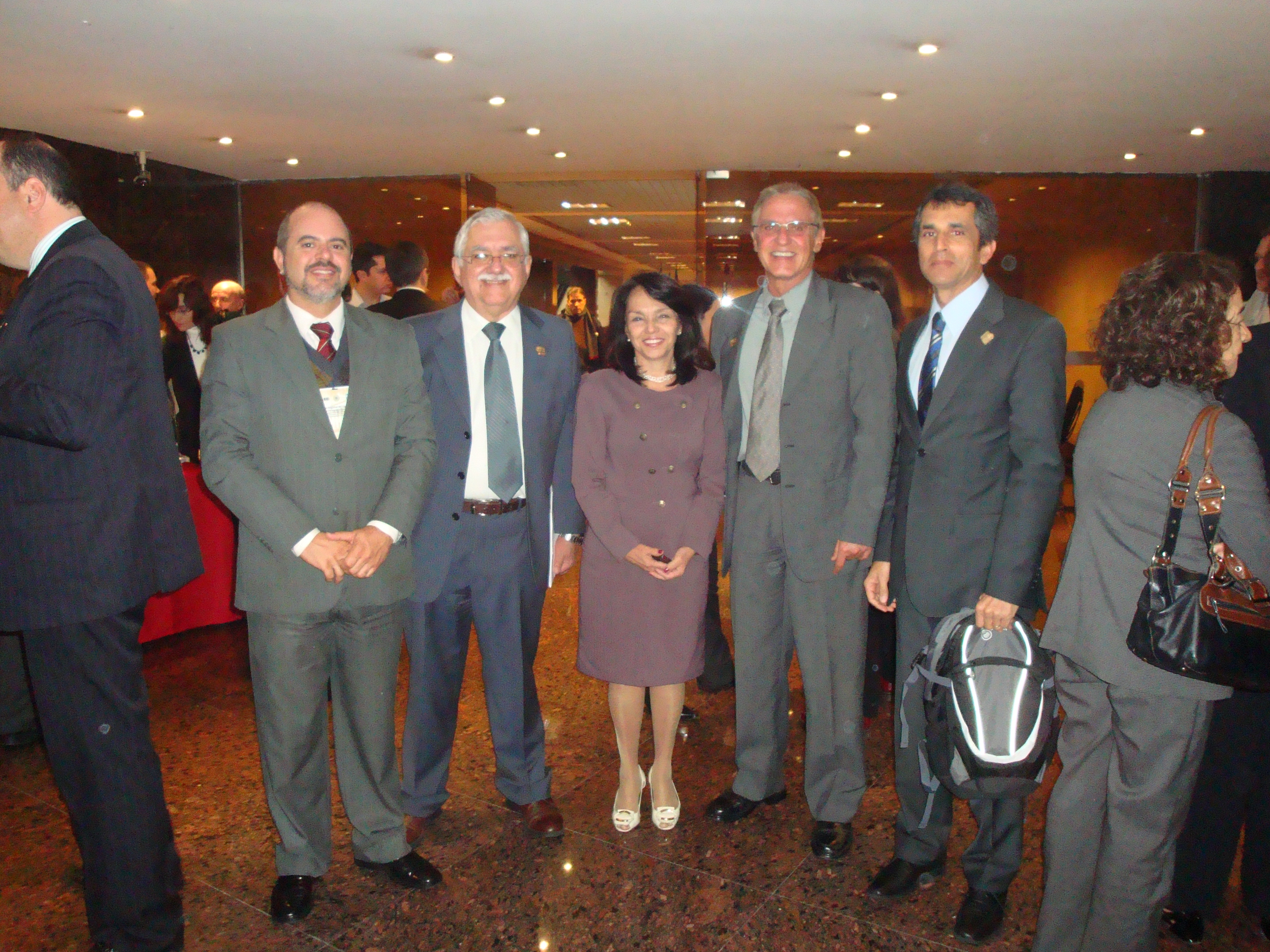 Comissão do legislativo brasileiro visita o Parlamento Uruguaio 