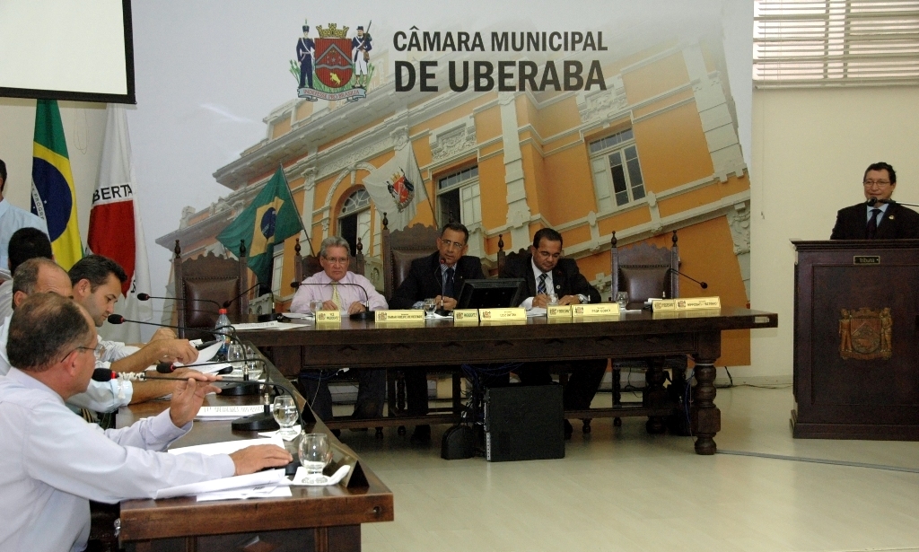INTEGRAÇÃO - Câmara de Uberaba ouve palestra sobre modernização legislativa em sessão plenária