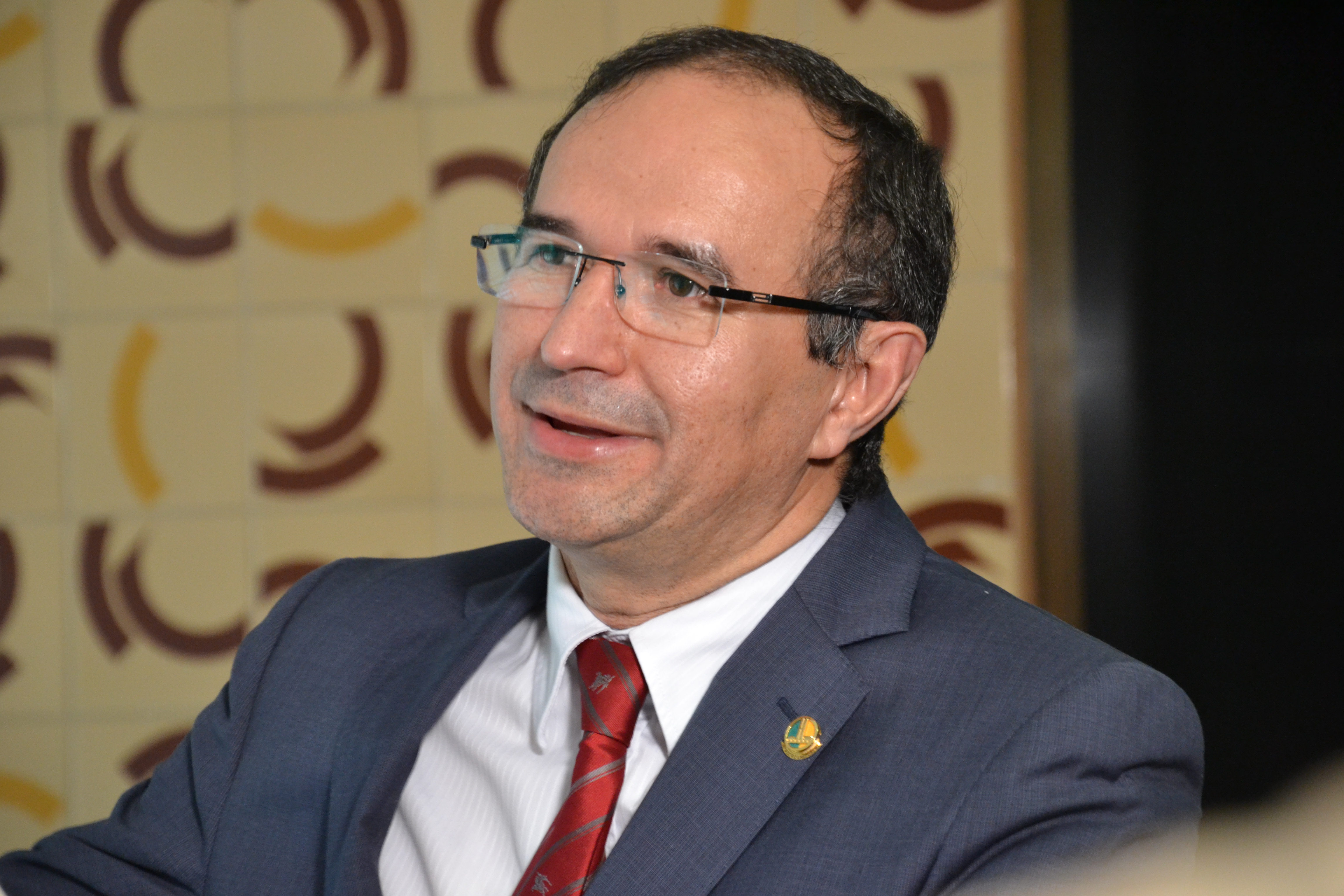 Senador Douglas Cintra quer acabar com a exclusão digital das Câmaras Municipais de Pernambuco