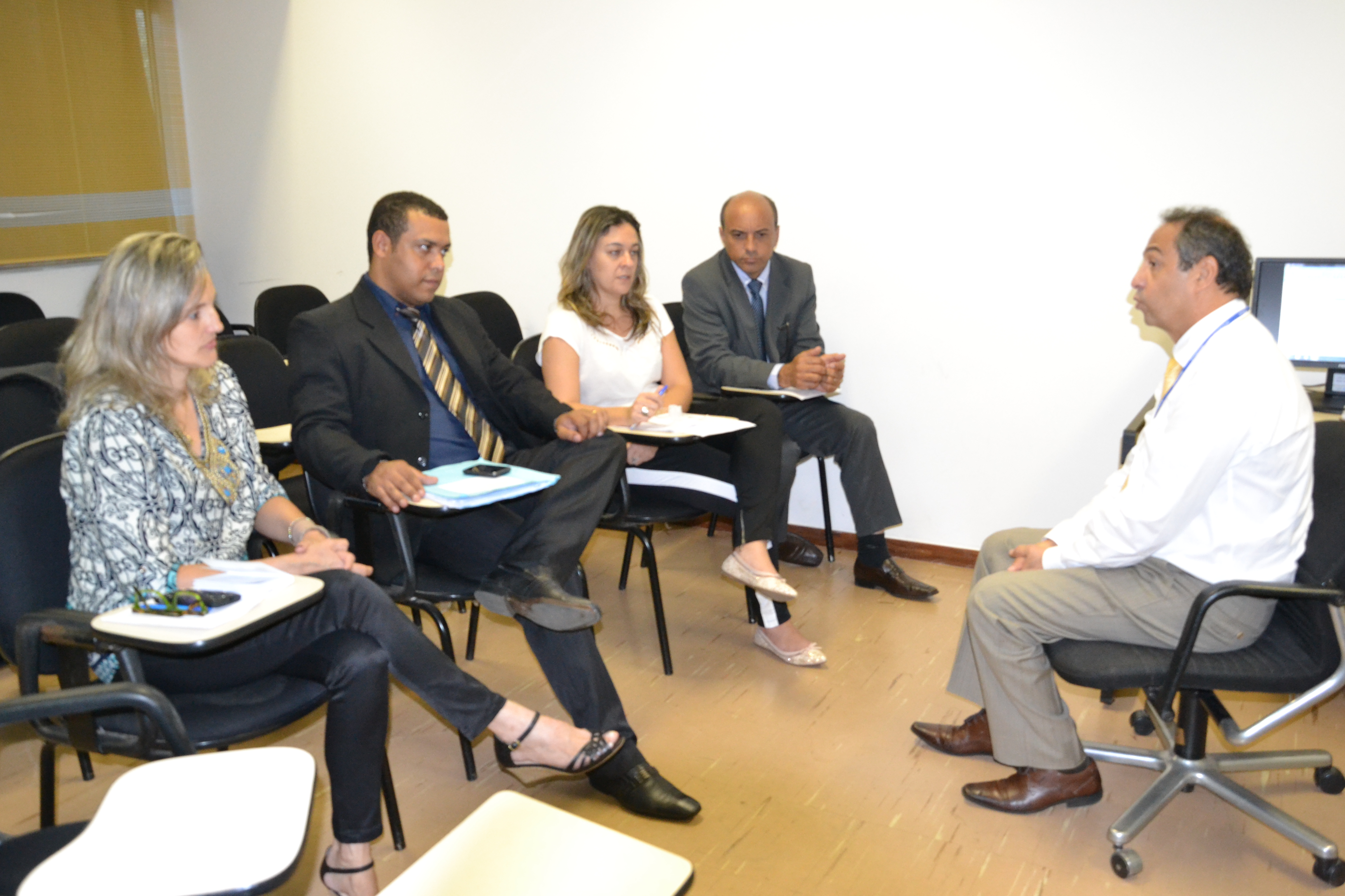 Representantes da Câmara Municipal de Franca (SP) fazem revisão do Regimento Interno na sede do Interlegis 