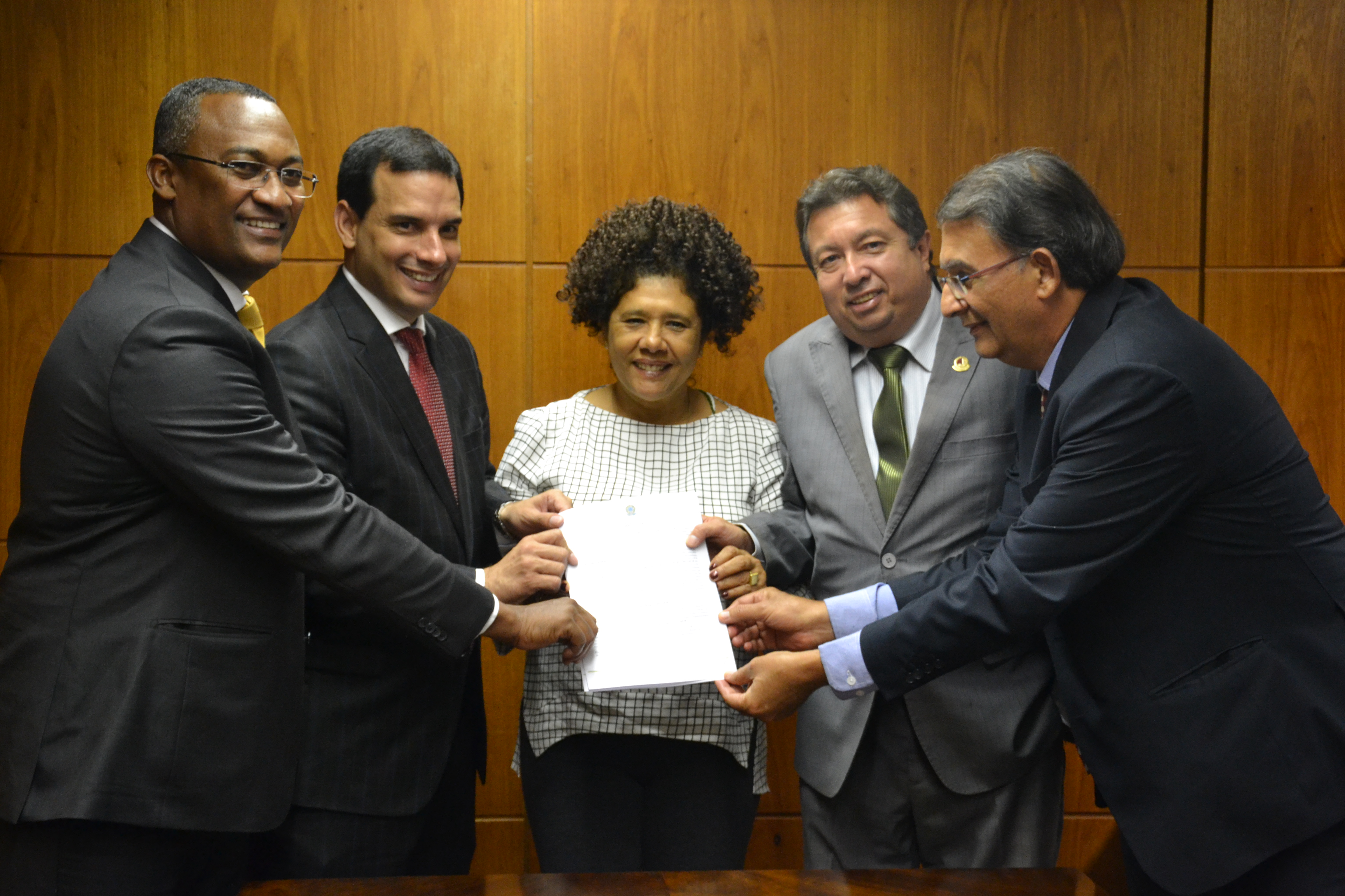 Câmara de Salvador firma parceria com ILB para oferta de cursos junto à Escola do Legislativo