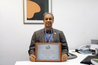 Servidor do Senado ganha título de Doutor Honoris Causa em Gestão Pública